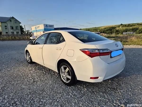 Second-hand Toyota Corolla 90 CP (66 kW) 2017 Alb Berlinǎ