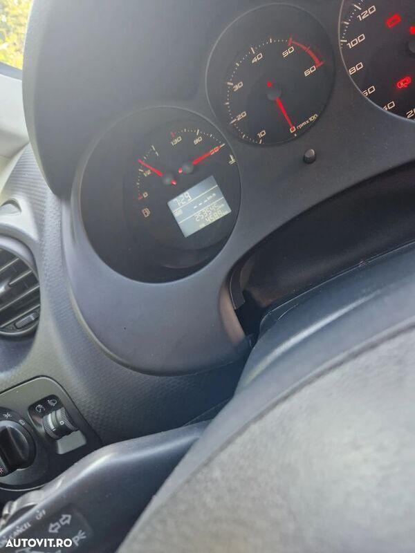 Negru Utilizat 2013 Seat Altea XL Monovolum | 3.500 EUR - Imagine 1/4