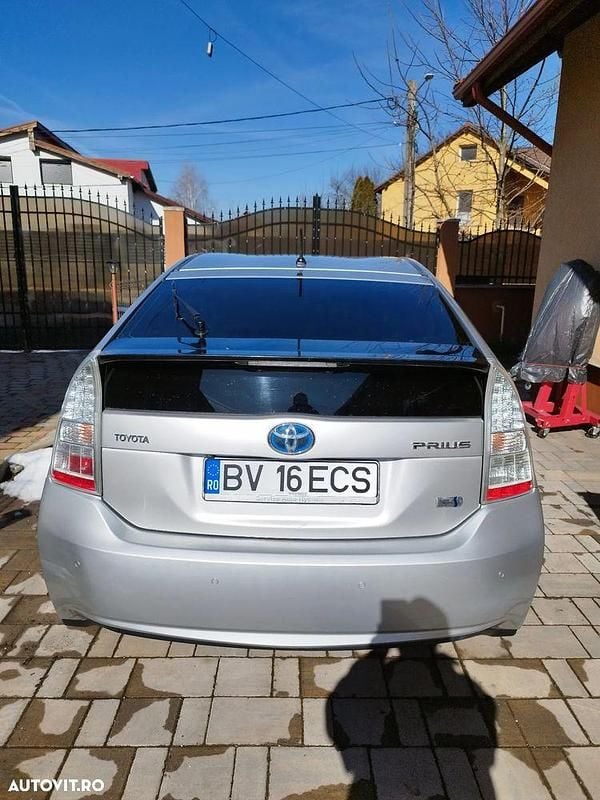 Second-hand Toyota Prius Executive 136 CP (100 kW) 2011 Culoareargint Berlinǎ