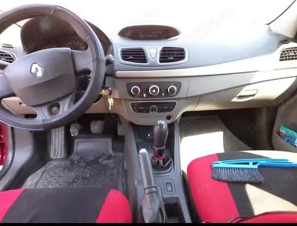 Utilizat 2011 Renault Fluence Berlinǎ | 2.900 EUR (Preț bun) - Imagine 1/4