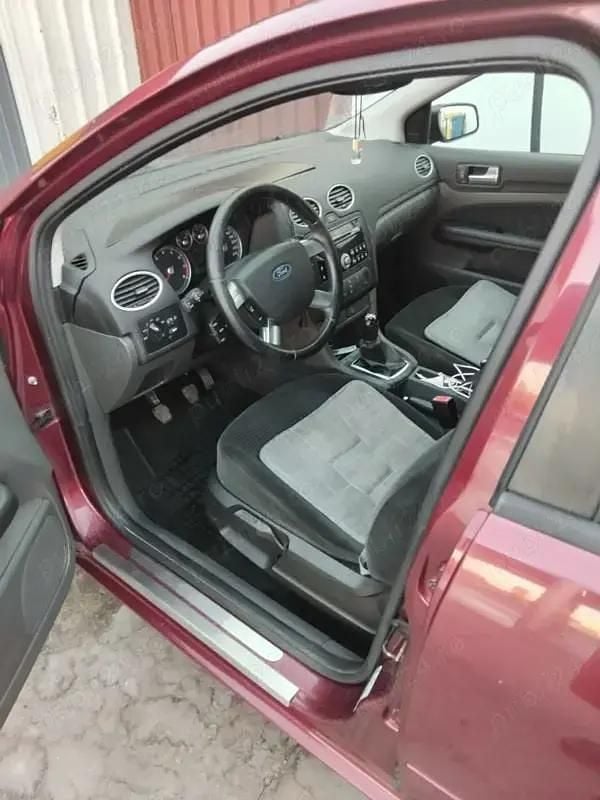 Utilizat 2005 Ford Focus Hatchback | 1.100 EUR (Preț bun) - Imagine 1/4