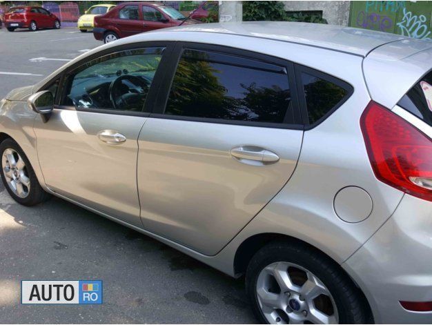 Second-hand Ford Fiesta 68 CP (50 kW) 2009 Argintiu Hatchback