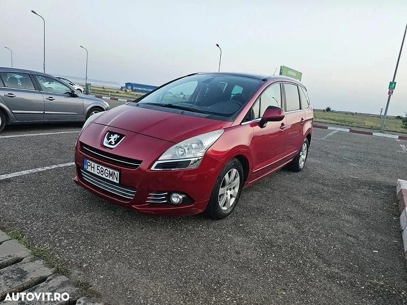 Rosu Utilizat 2013 Peugeot 5008 Access Monovolum | 5.200 EUR (Super Preț) - Imagine 1/4