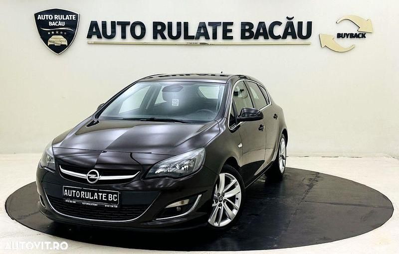 Culoarenegru Utilizat 2013 Opel Astra Hatchback | 5.550 EUR (Preț bun) - Imagine 1/4