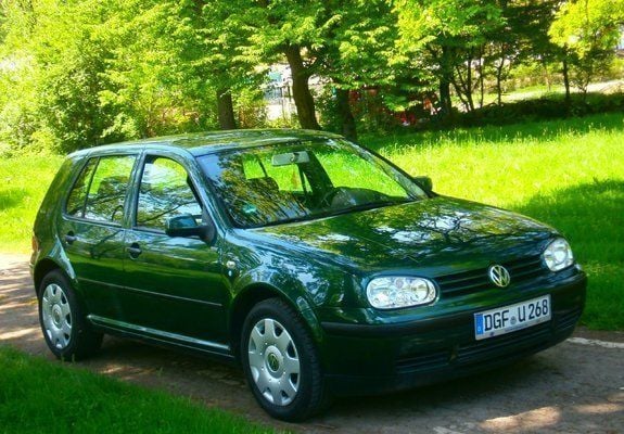Verde Utilizat 2001 VW Golf IV Hatchback | 1.880 EUR - Imagine 1/4