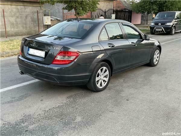 Second-hand Mercedes C220 170 CP (125 kW) 2010 Gri metalizat Berlinǎ