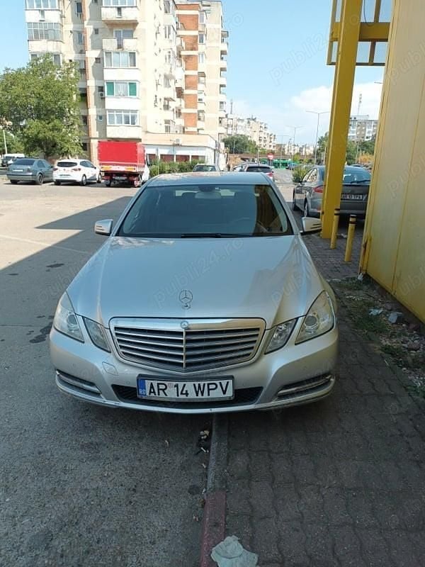 Second-hand Mercedes E200 136 CP (100 kW) 2011 Argintiu Berlinǎ