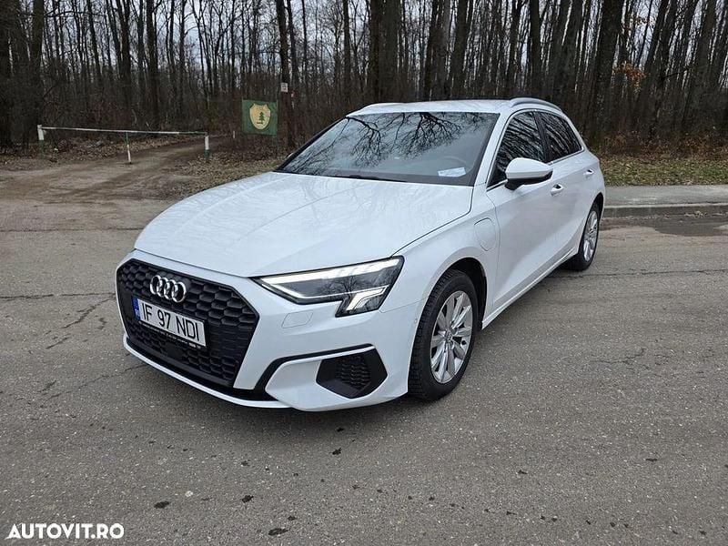 Second-hand Audi A3 e-tron Advanced 150 CP (110 kW) 2021 Culoarealb Hatchback
