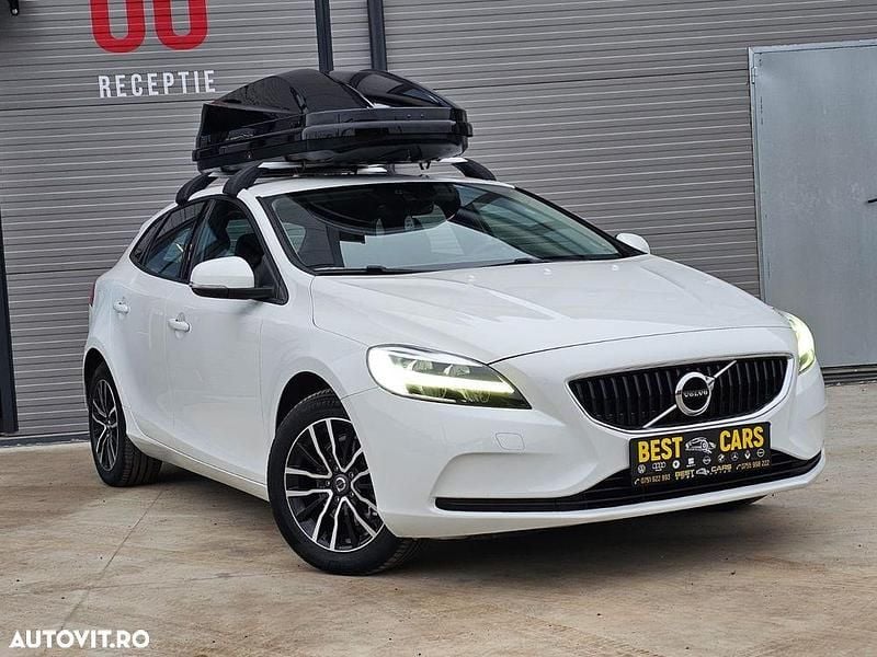 Second-hand Volvo V40 Momentum 120 CP (88 kW) 2019 Culoarealb Hatchback