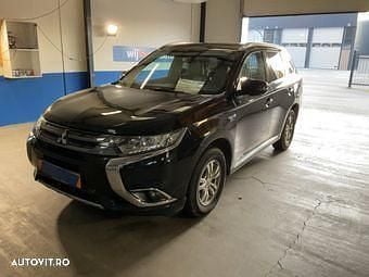 Culoarenegru Utilizat 2016 Mitsubishi Outlander P-HEV Plus SUV | 9.390 EUR (Preț bun) - Imagine 1/4