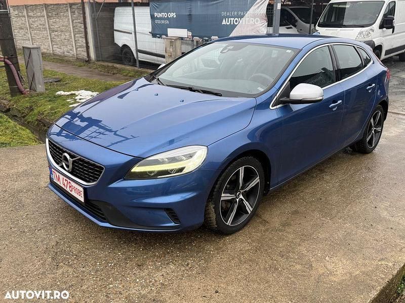 Second-hand Volvo V40 R-Design 120 CP (88 kW) 2017 Culoarealbastru Hatchback