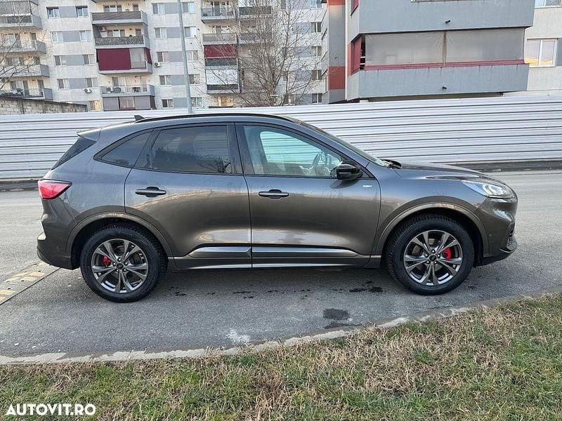 Second-hand Ford Kuga ST-Line 225 CP (165 kW) 2023 Culoaregri SUV