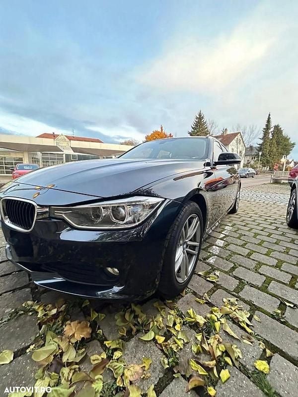 Second-hand BMW 318 Sport Line 143 CP (105 kW) 2013 Culoarenegru Break