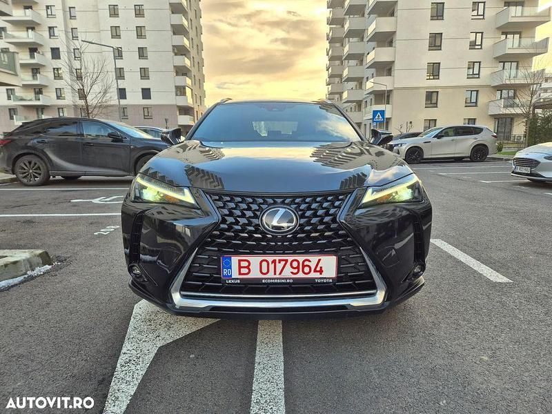 Second-hand Lexus UX 250h Business Edition 184 CP (135 kW) 2022 Culoarenegru SUV