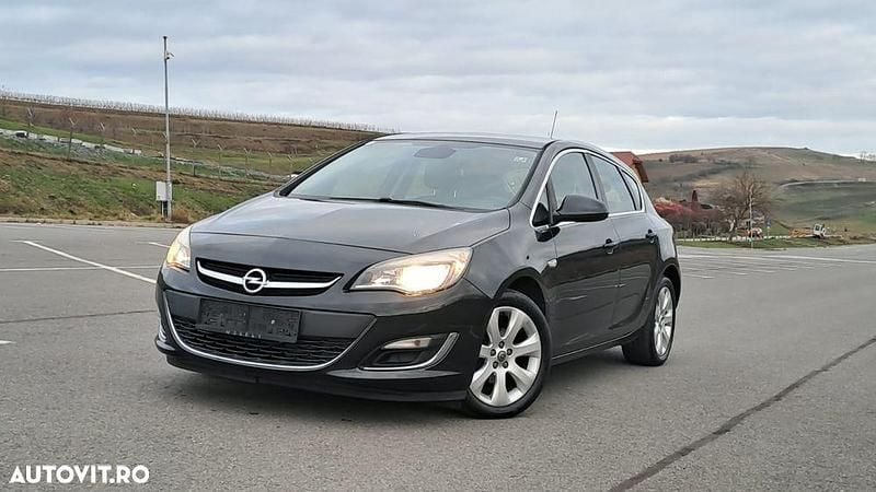 Culoarenegru Utilizat 2013 Opel Astra Innovation Berlinǎ | 4.390 EUR (Preț bun) - Imagine 1/4