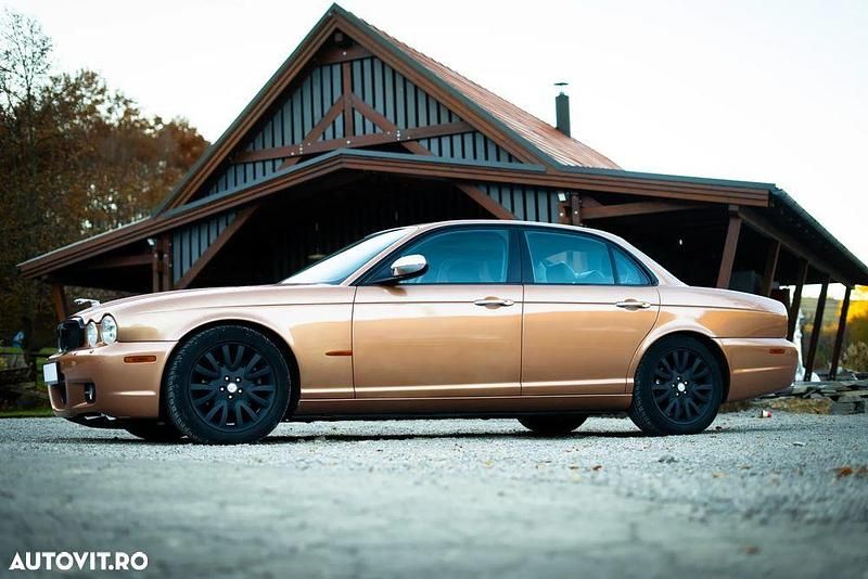 Second-hand Jaguar XJ8 Executive 300 CP (220 kW) 2003 Culoaremaro Berlinǎ