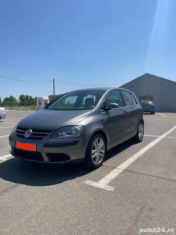 Bej Utilizat 2005 VW Golf V Hatchback | 3.650 EUR (Puțin scump) - Imagine 1/4