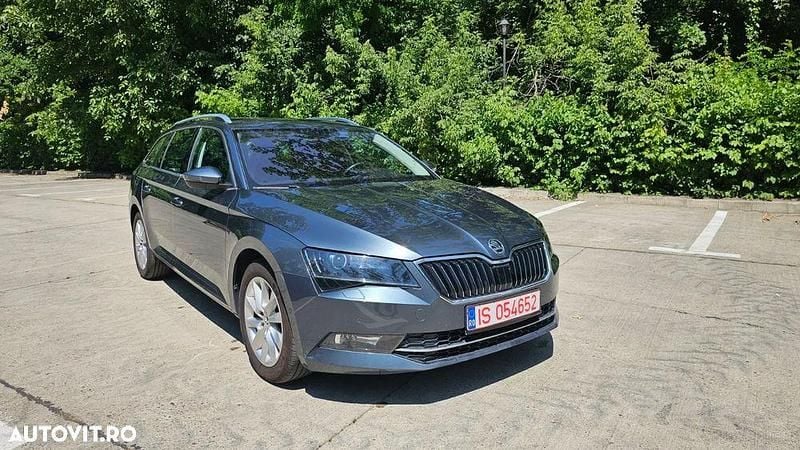 Gri Utilizat 2019 Skoda Superb Style Break | 16.999 EUR (Puțin scump) - Imagine 1/4