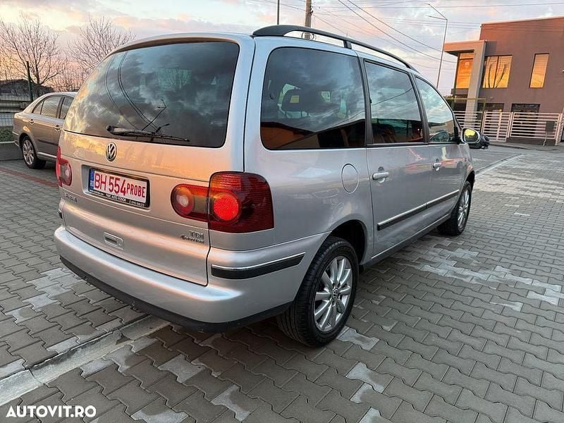 Second-hand VW Sharan United 115 CP (84 kW) 2010 Culoareargint Monovolum