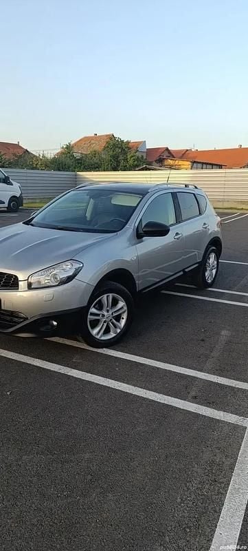 Gri Utilizat 2012 Nissan Qashqai SUV | 5.400 EUR (Preț bun) - Imagine 1/4