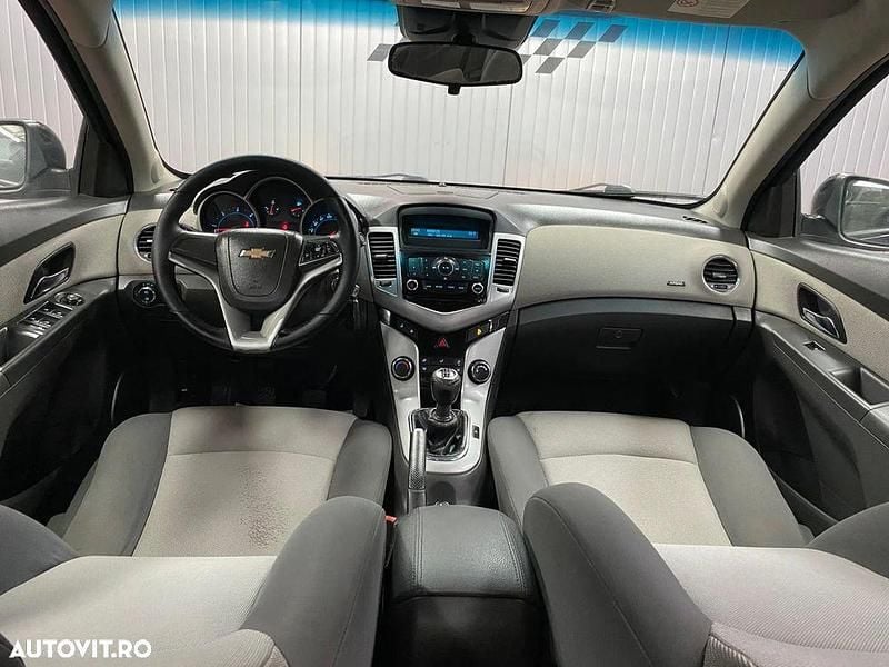 Second-hand Chevrolet Cruze 125 CP (91 kW) 2009 Culoarenegru Hatchback