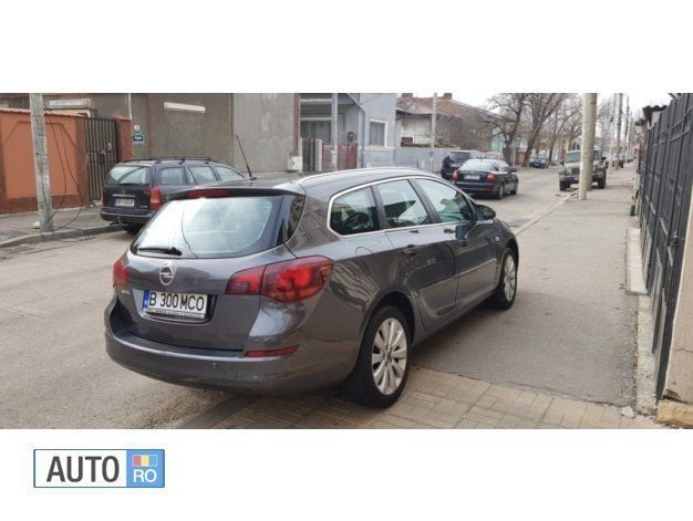 Second-hand Opel Astra 115 CP (84 kW) 2011 Gri  metalizat Break