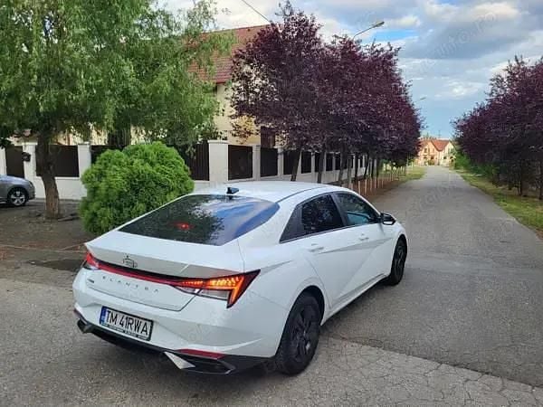 Alb Utilizat 2022 Hyundai Elantra Berlinǎ | 14.650 EUR (Preț OK) - Imagine 1/4