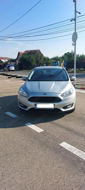 Argintiu Utilizat 2017 Ford Focus Hatchback | 8.200 EUR (Preț bun) - Imagine 1/4