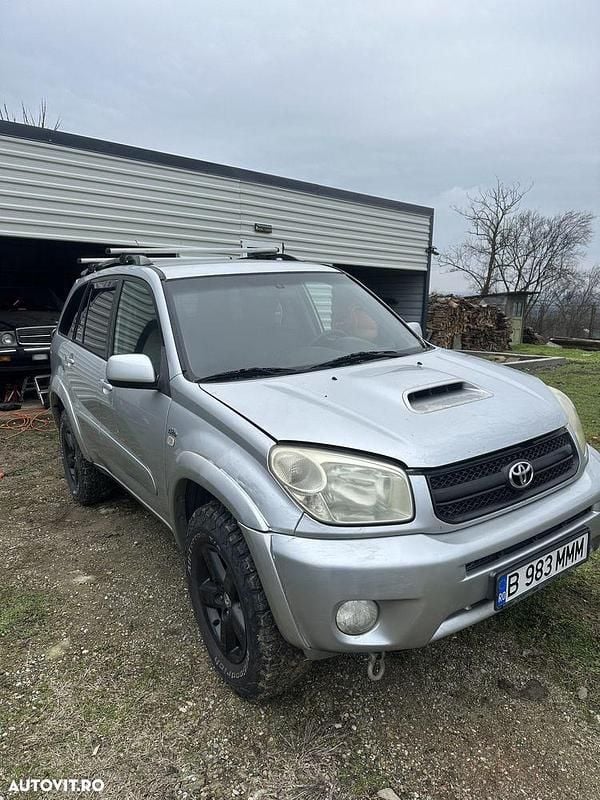 Culoareargint Second-hand 2004 Toyota RAV4 Executive Berlinǎ | 4.700 EUR (Preț OK) - Imagine 1/4