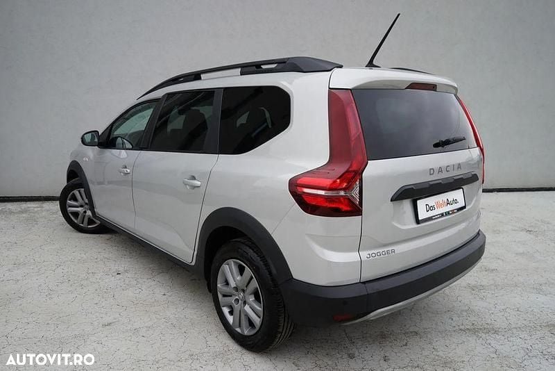 Second-hand Dacia Jogger Essentiel 110 CP (80 kW) 2022 Culoareargint Monovolum