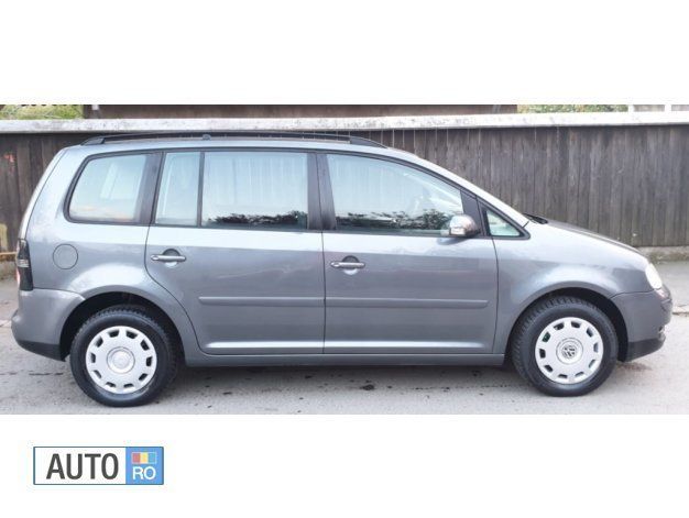 Gri Utilizat 2004 VW Touran Monovolum | 2.290 EUR (Preț bun) - Imagine 1/4