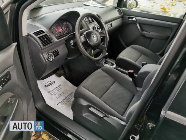 Second-hand VW Touran 115 CP (84 kW) 2004 Negru Monovolum