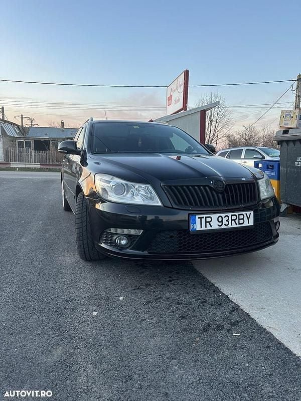 Negru Utilizat 2011 Skoda Octavia RS Break | 5.599 EUR (Preț bun) - Imagine 1/4