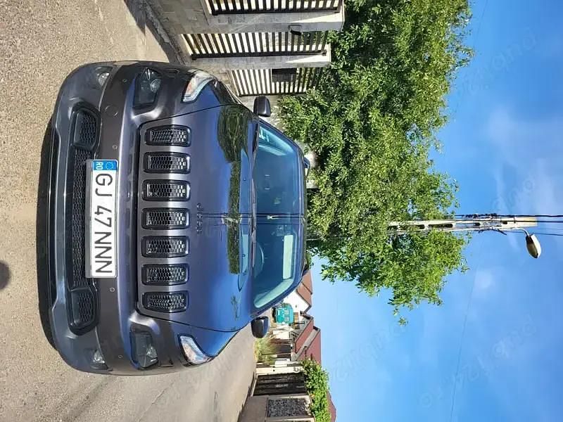 Gri Utilizat 2016 Jeep Cherokee SUV | 11.450 EUR - Imagine 1/4