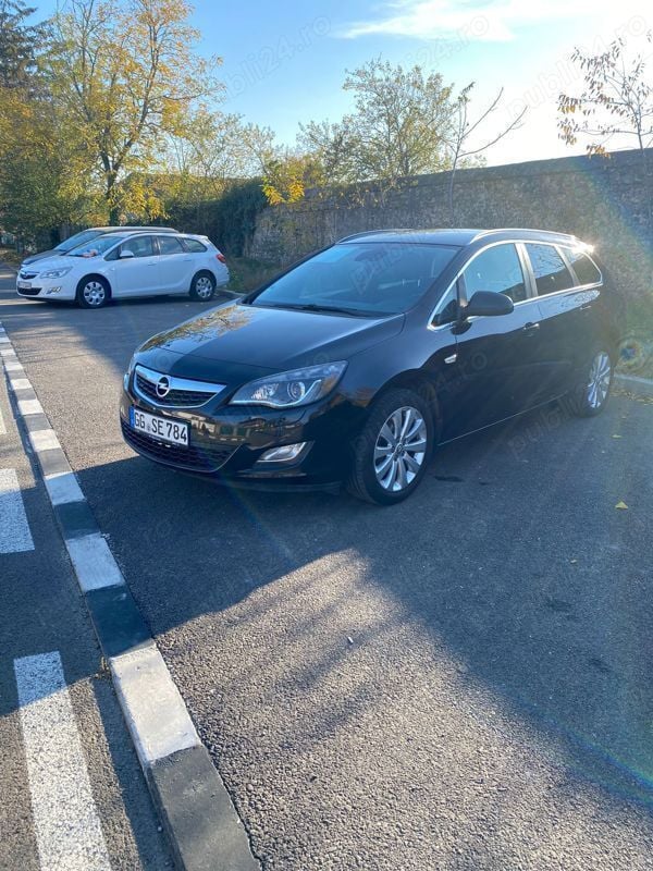 Negru Utilizat 2011 Opel Astra Break | 4.450 EUR (Preț OK) - Imagine 1/4