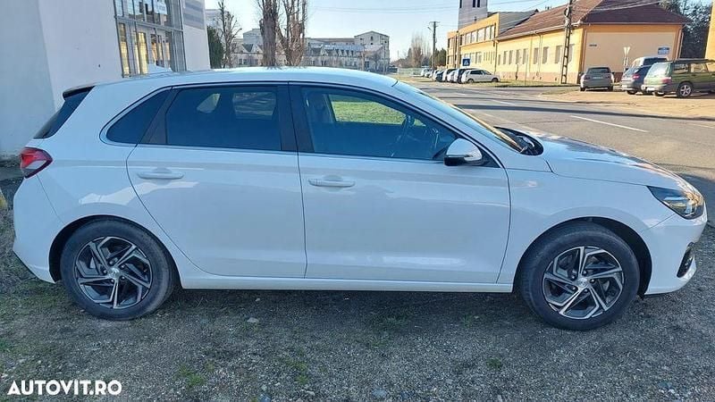 Second-hand Hyundai i30 110 CP (80 kW) 2024 Culoarealb Hatchback