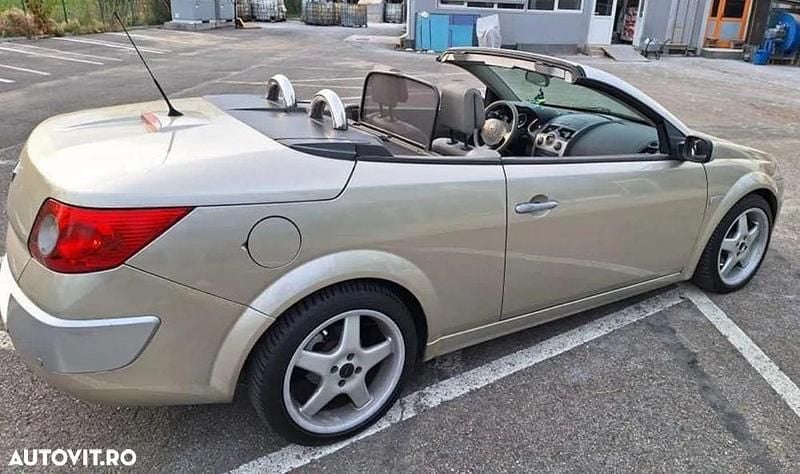 Second-hand Renault Mégane Cabriolet Dynamique 130 CP (95 kW) 2005 Culoarebej Cabrio