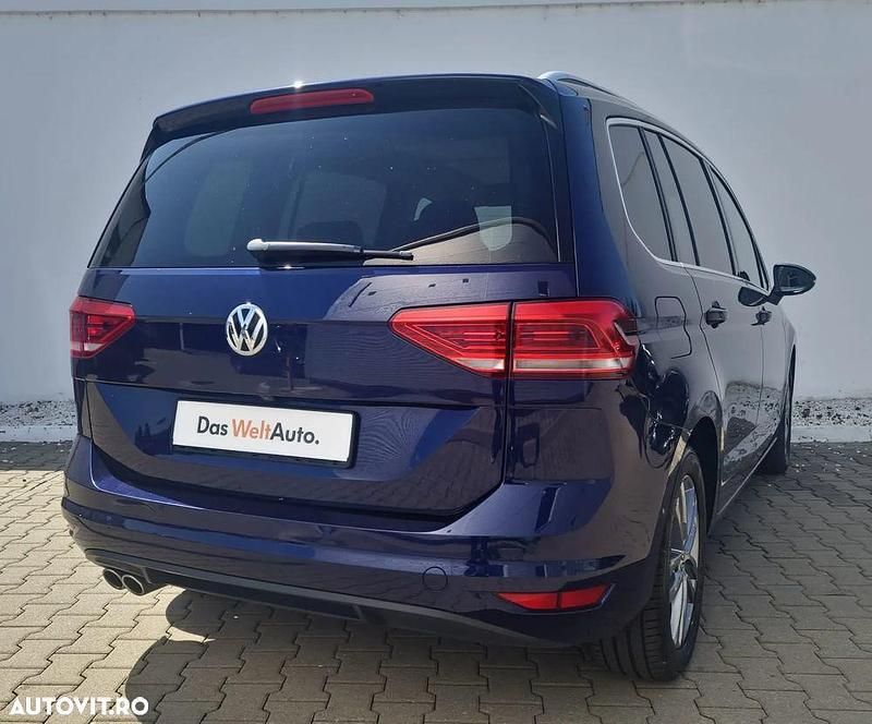 Second-hand VW Touran Highline 140 CP (102 kW) 2016 Culoarealbastru Monovolum