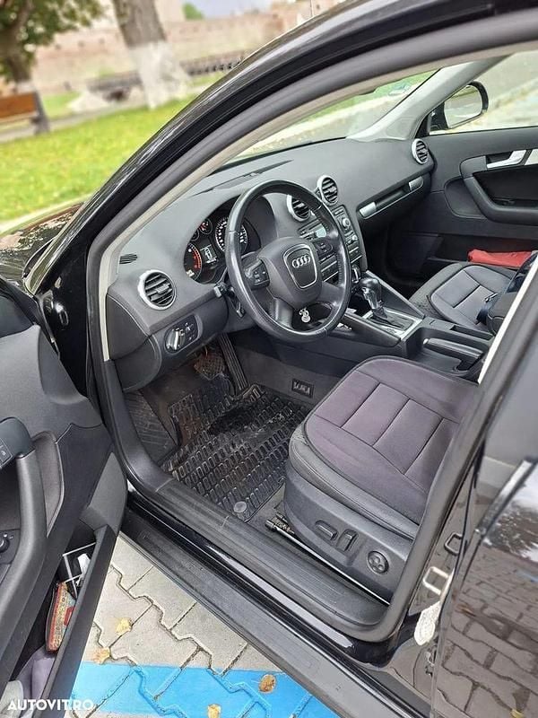 Culoarenegru Utilizat 2009 Audi A3 Sportback Ambiente Hatchback | 5.299 EUR (Preț bun) - Imagine 1/4
