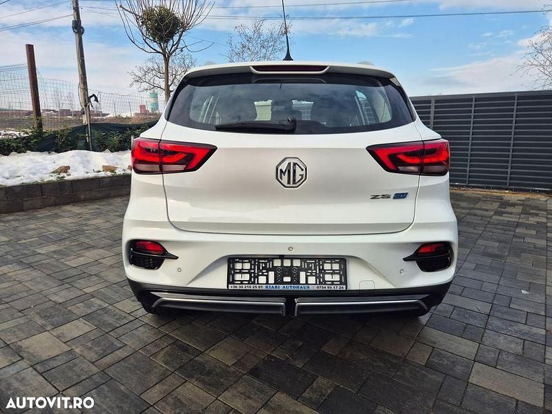 Second-hand MG ZS Comfort 130 kW (177 CP) 2022 Culoarealb SUV
