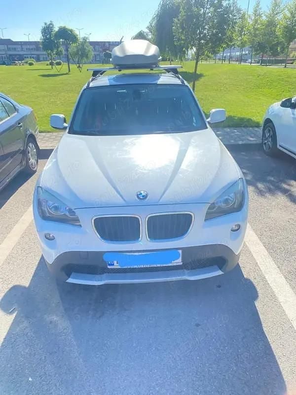 Alb Utilizat 2011 BMW X1 SUV | 9.300 EUR (Puțin scump) - Imagine 1/4
