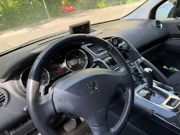 Second-hand Peugeot 3008 112 CP (82 kW) 2012 Negru Monovolum