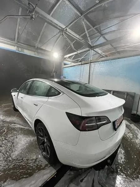 Second-hand Tesla Model 3 225 kW (306 CP) 2020 Alb Berlinǎ