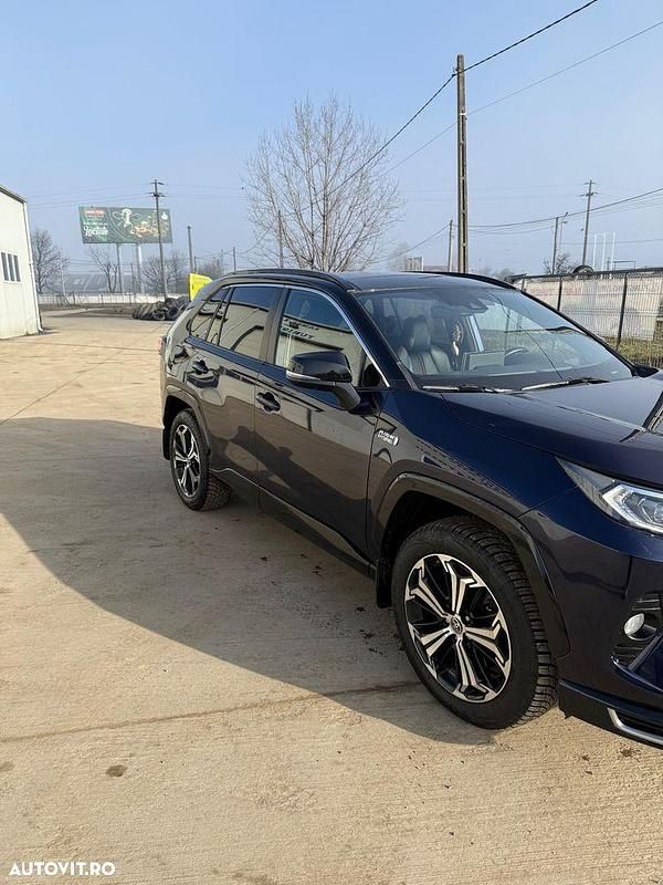 Second-hand Toyota RAV4 Luxury 222 CP (163 kW) 2022 Culoarealbastru SUV