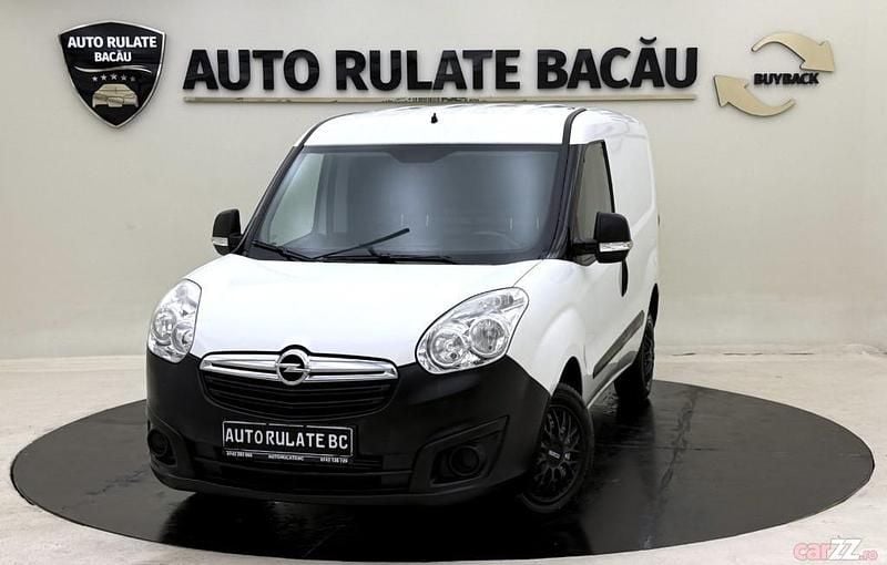 Culoarealb Utilizat 2015 Opel Combo Monovolum | 4.490 EUR (Preț OK) - Imagine 1/4
