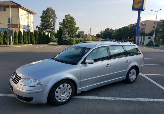 Second-hand VW Passat Highline 131 CP (96 kW) 2002 Gri Break