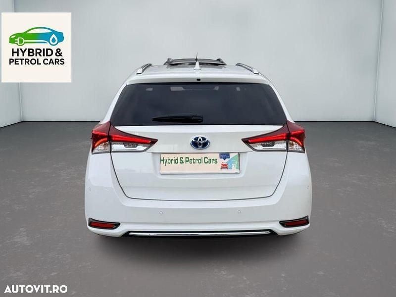 Second-hand Toyota Auris Hybrid 99 CP (72 kW) 2018 Culoarealb Break