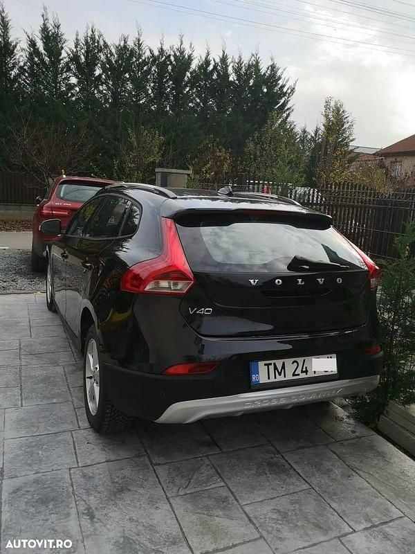 Culoarenegru Utilizat 2013 Volvo V40 Momentum Hatchback | 6.550 EUR (Preț bun) - Imagine 1/4