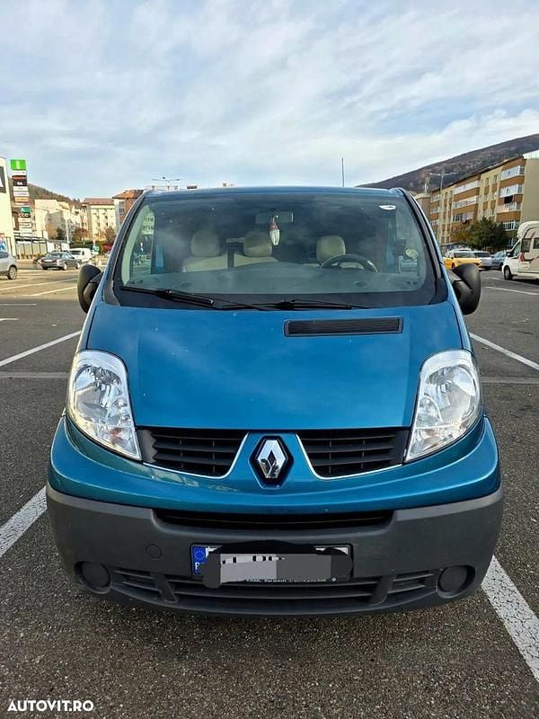 Second-hand Renault Trafic 114 CP (83 kW) 2014 Culoareverde Monovolum