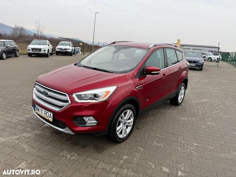 Rosu Utilizat 2017 Ford Kuga Titanium SUV | 11.500 EUR (Preț bun) - Imagine 1/4